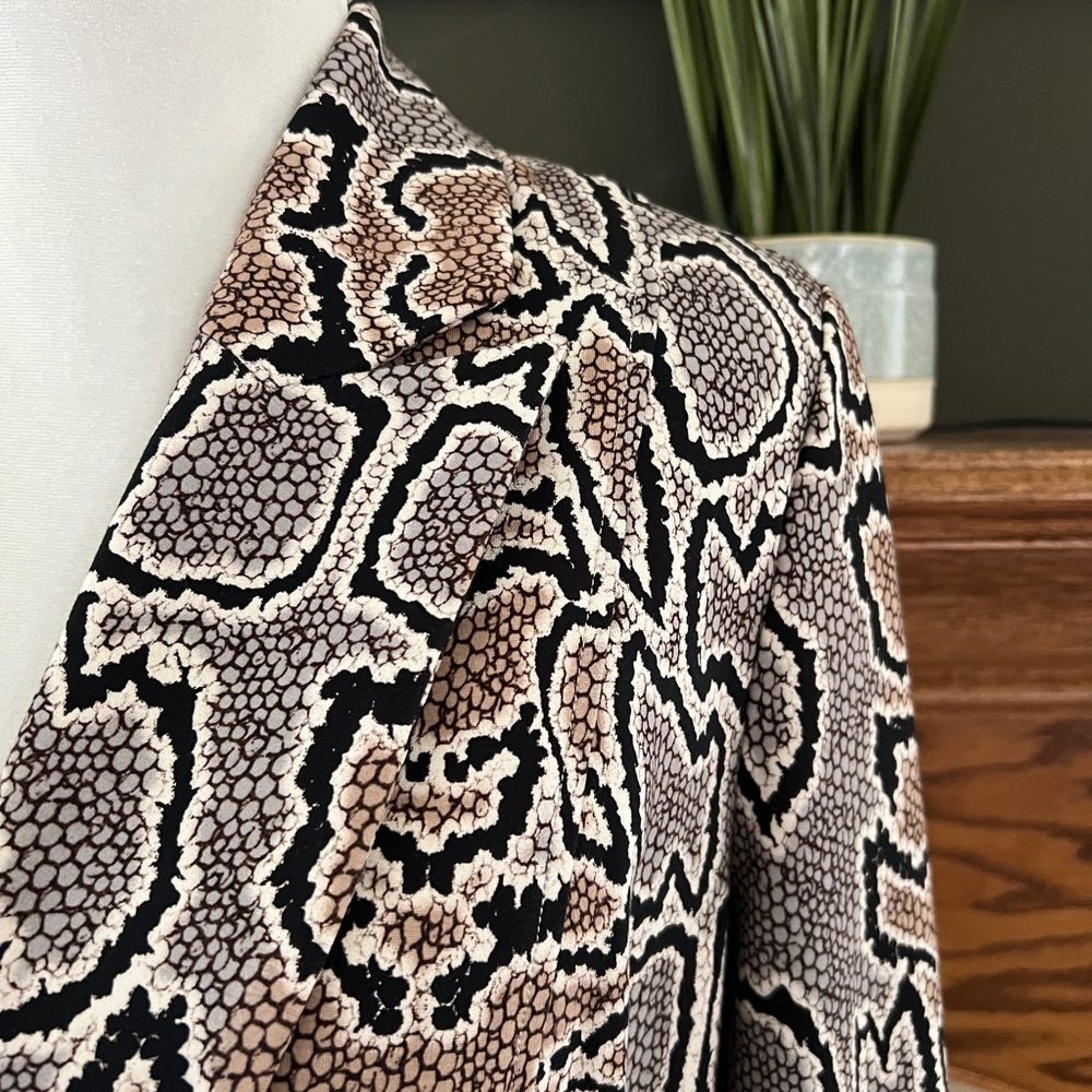 Cabi Python Snakeskin Print Blazer Size: 8 Nwot - image 7